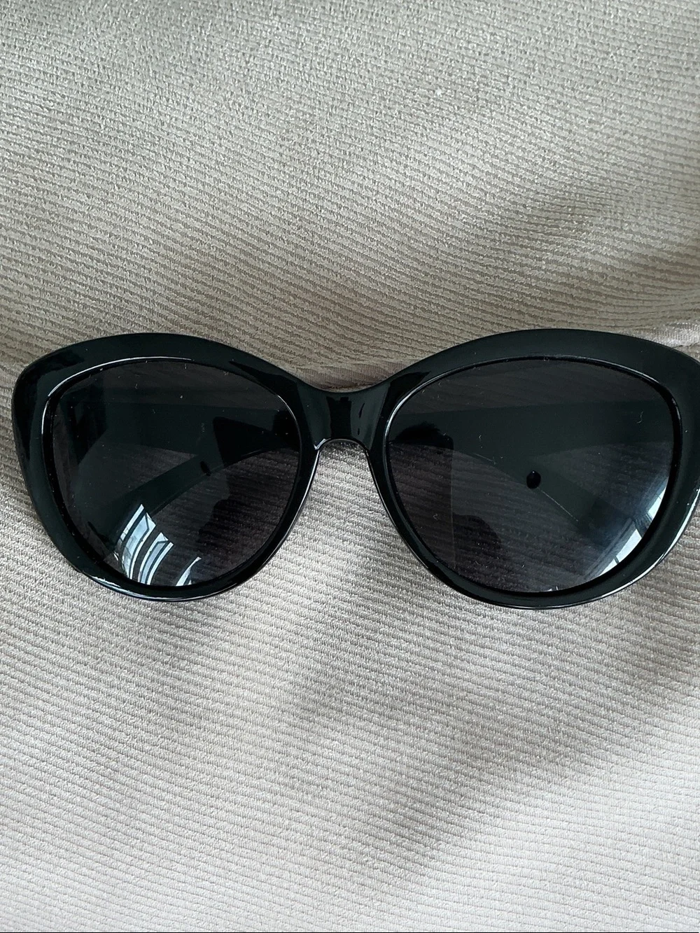 Classic Black Cat-Eye Women's Sunglasses
